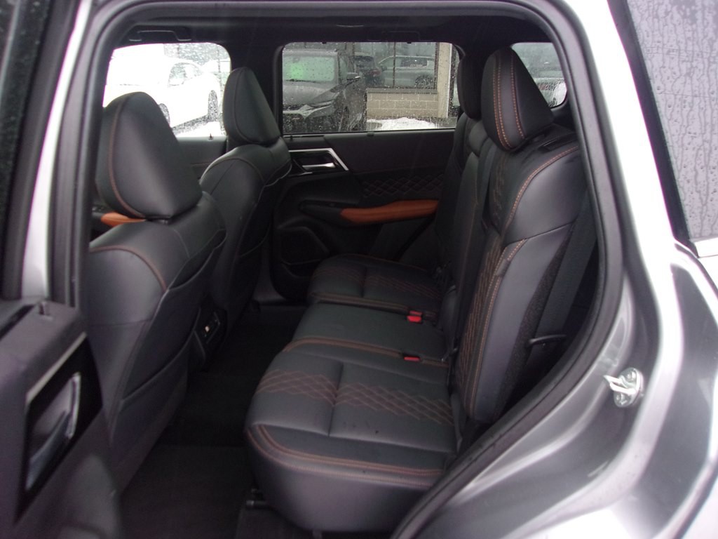 2024 Mitsubishi Outlander Image 11