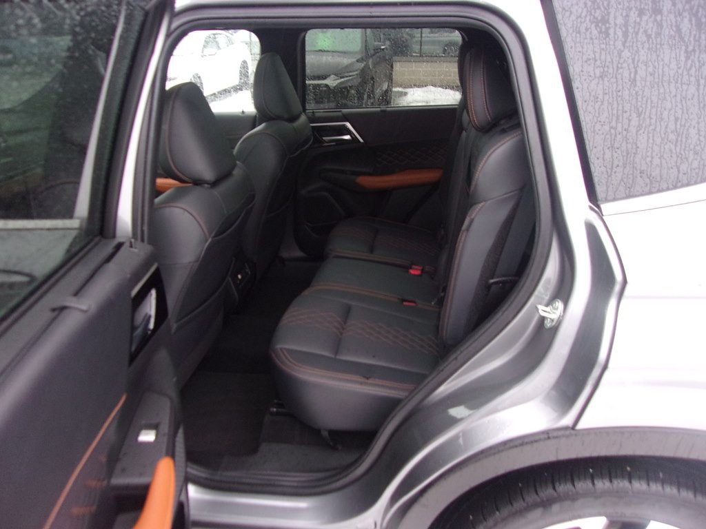 2024 Mitsubishi Outlander Image 13
