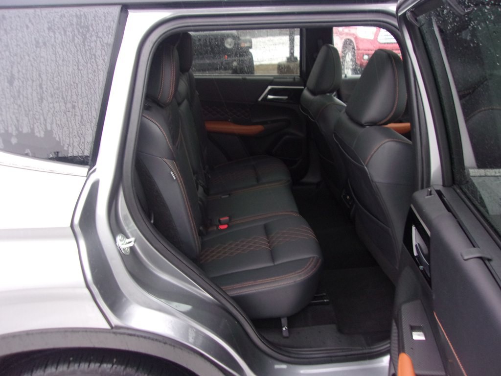 2024 Mitsubishi Outlander Image 16