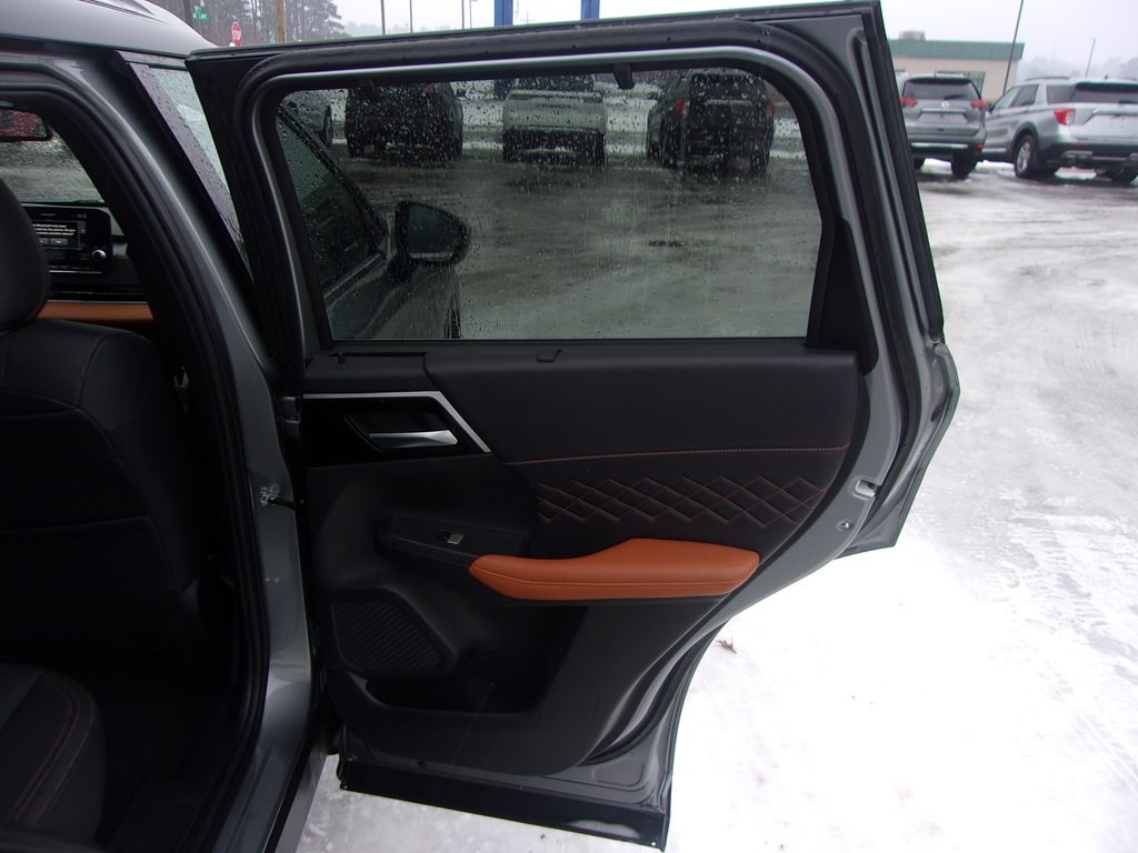 2024 Mitsubishi Outlander Image 17