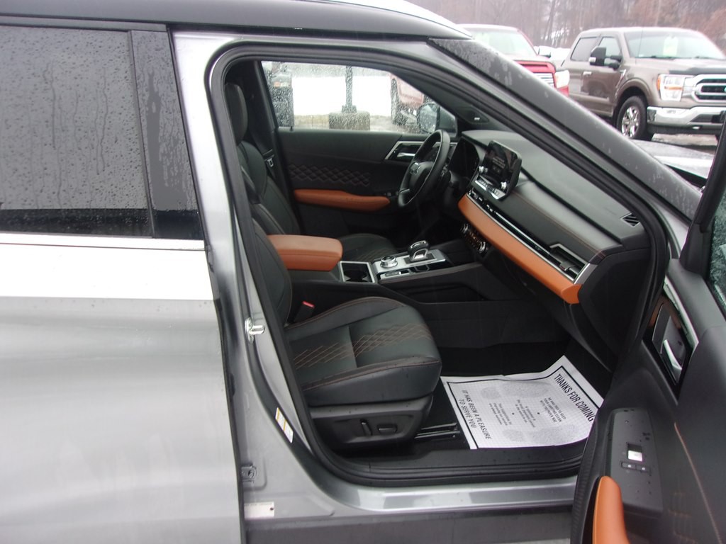 2024 Mitsubishi Outlander Image 18