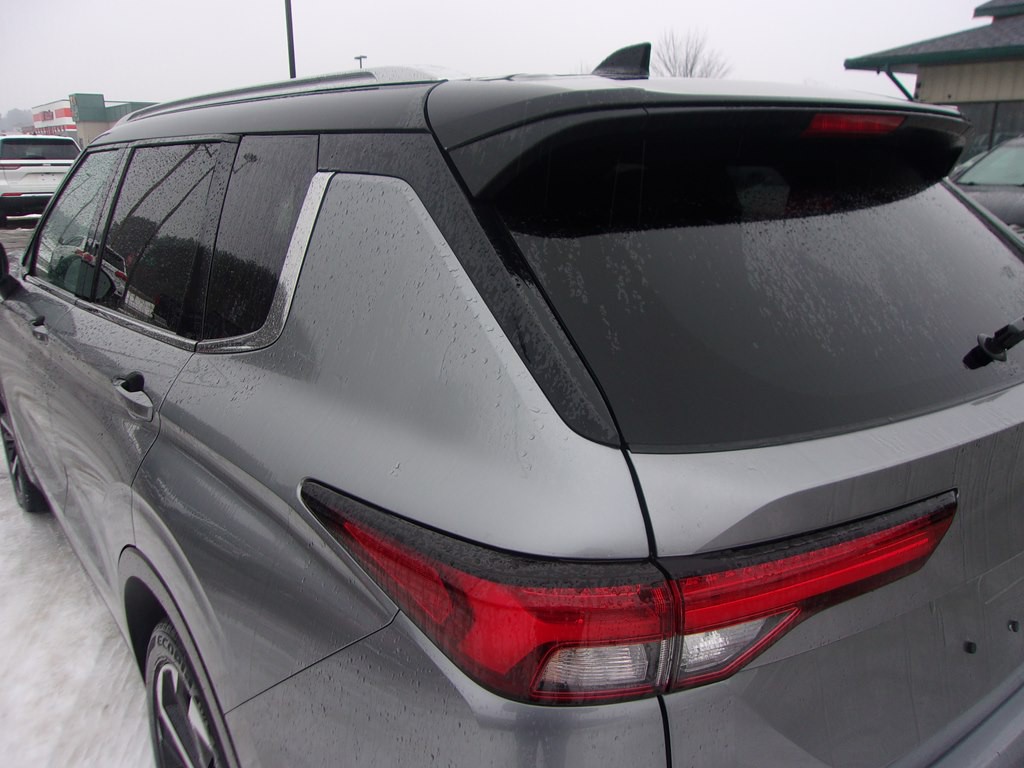 2024 Mitsubishi Outlander Image 37
