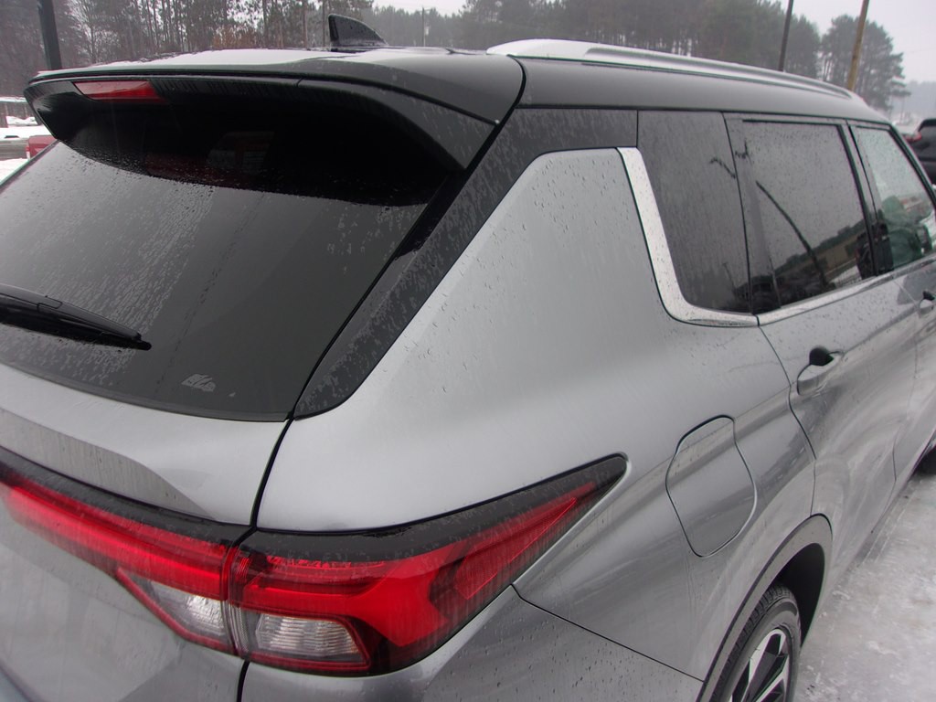 2024 Mitsubishi Outlander Image 38