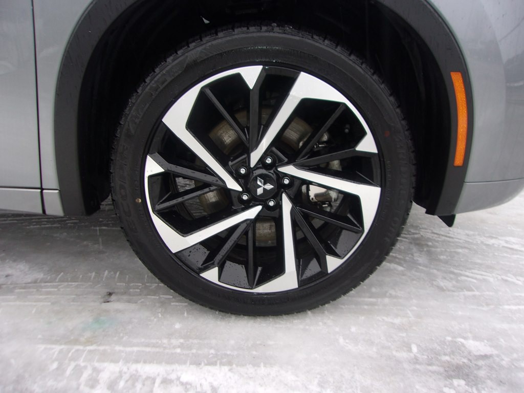 2024 Mitsubishi Outlander Image 40