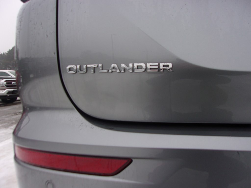 2024 Mitsubishi Outlander Image 41