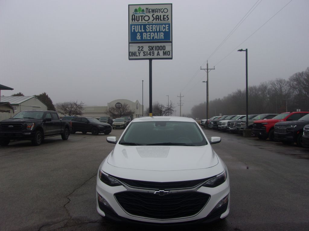 2024 Chevrolet Malibu Image 2