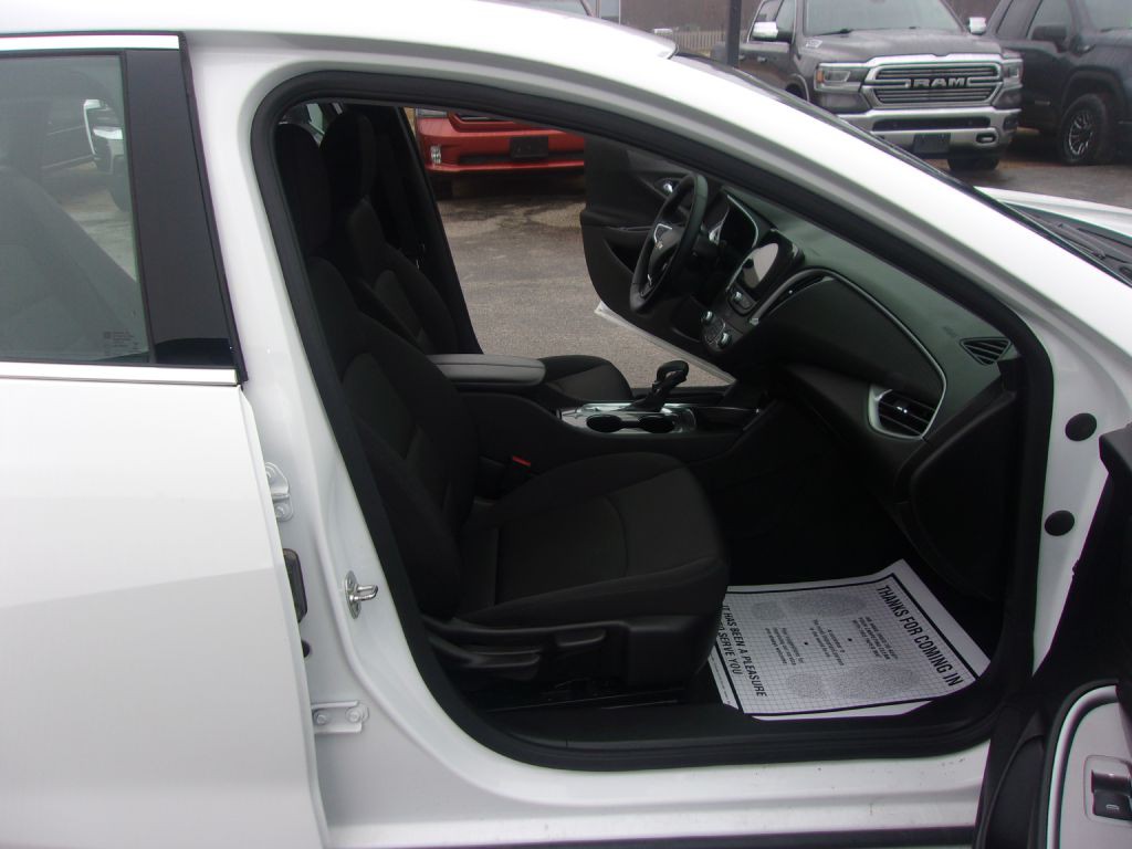 2024 Chevrolet Malibu Image 16