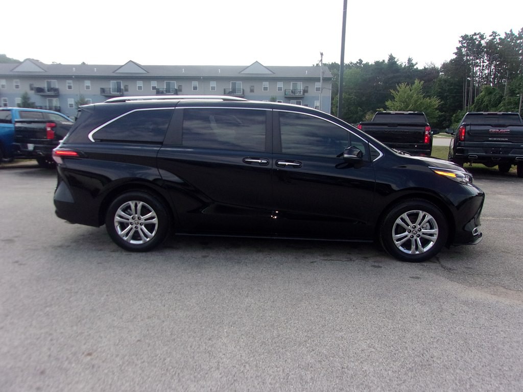 2024 Toyota Sienna Image 4