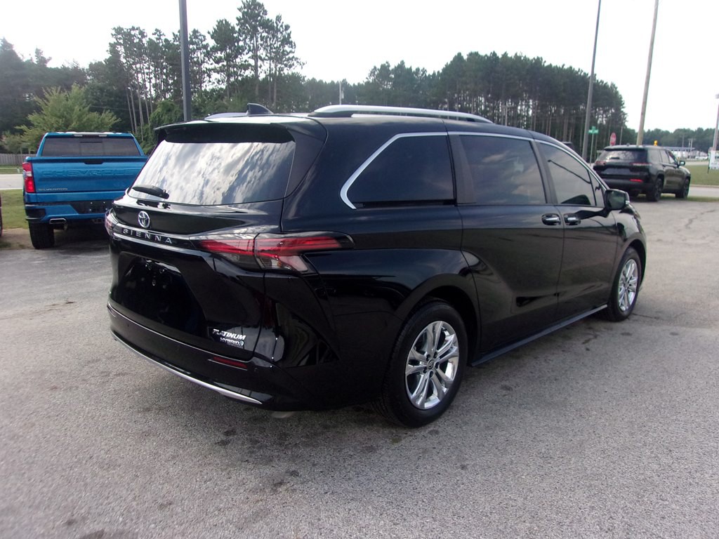 2024 Toyota Sienna Image 5