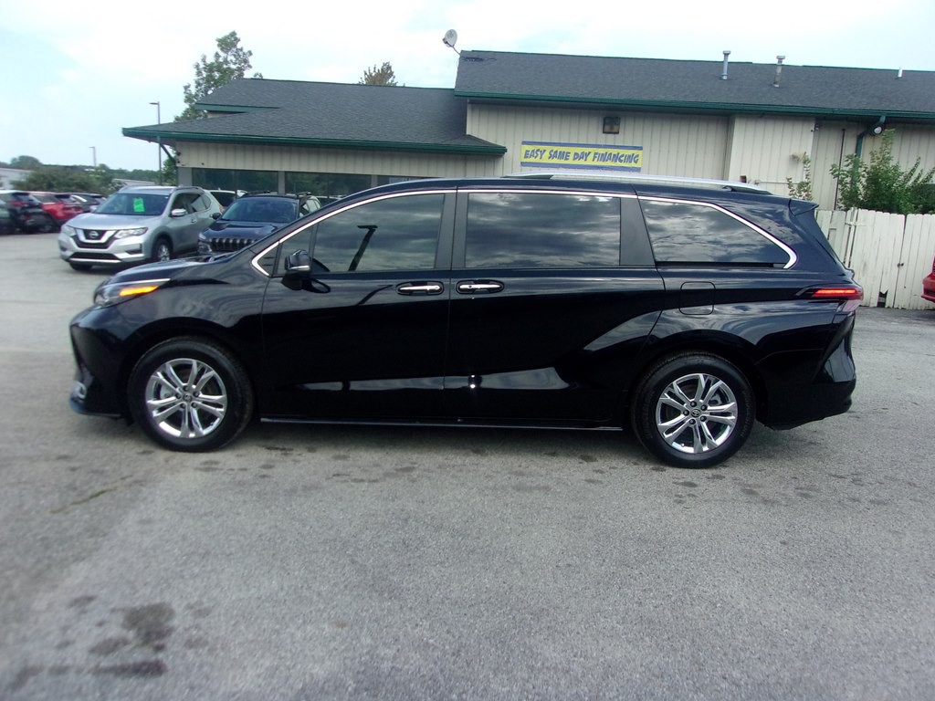 2024 Toyota Sienna Image 8