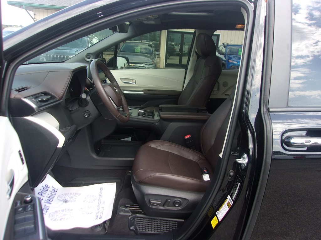 2024 Toyota Sienna Image 9