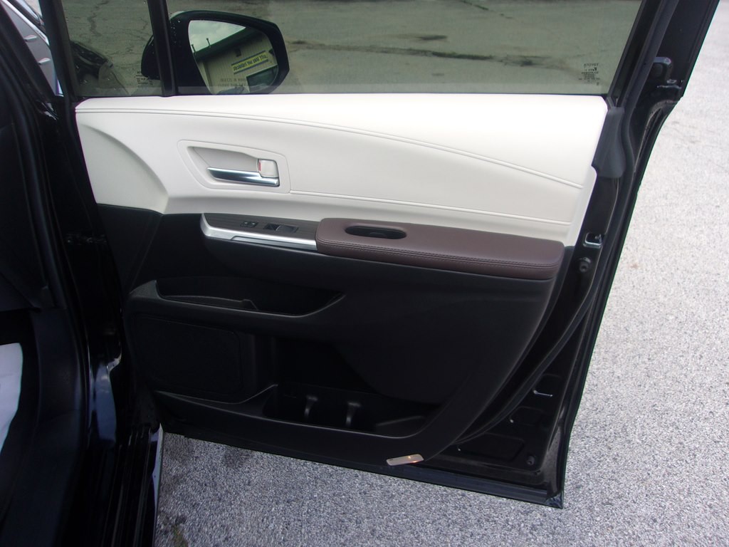 2024 Toyota Sienna Image 16