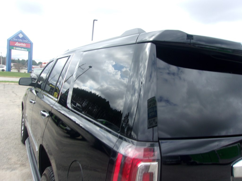 2017 GMC Yukon Image 35