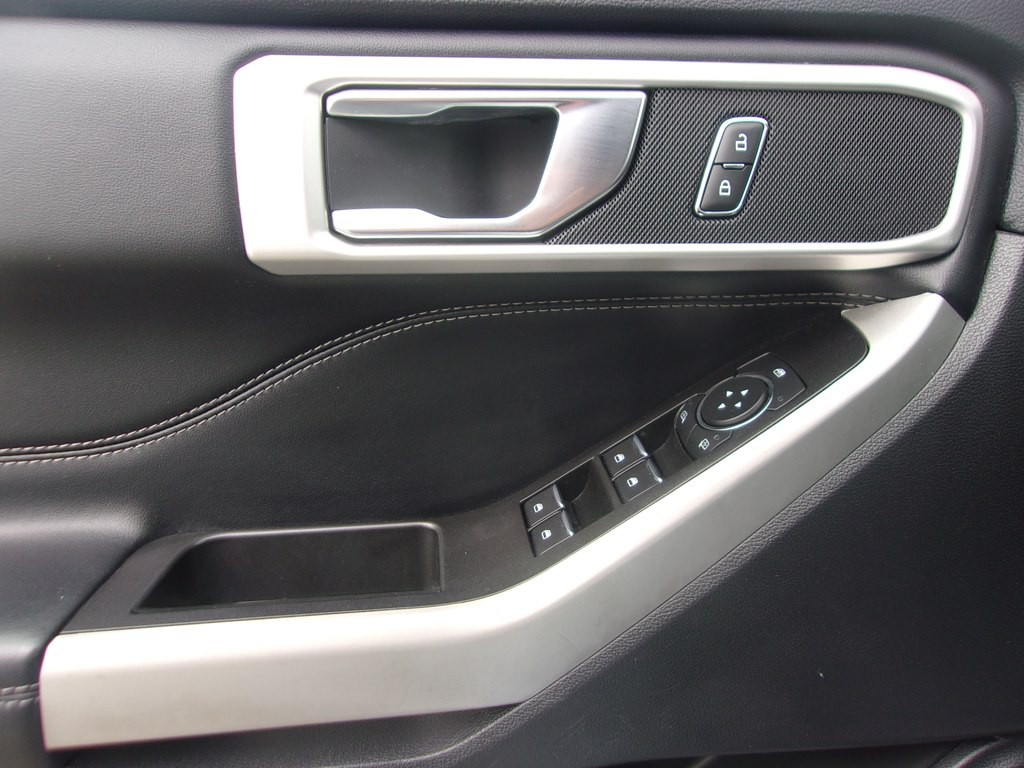 2020 Ford Explorer Image 30