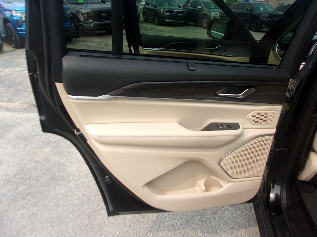 2022 Jeep Grand Cherokee Image 13