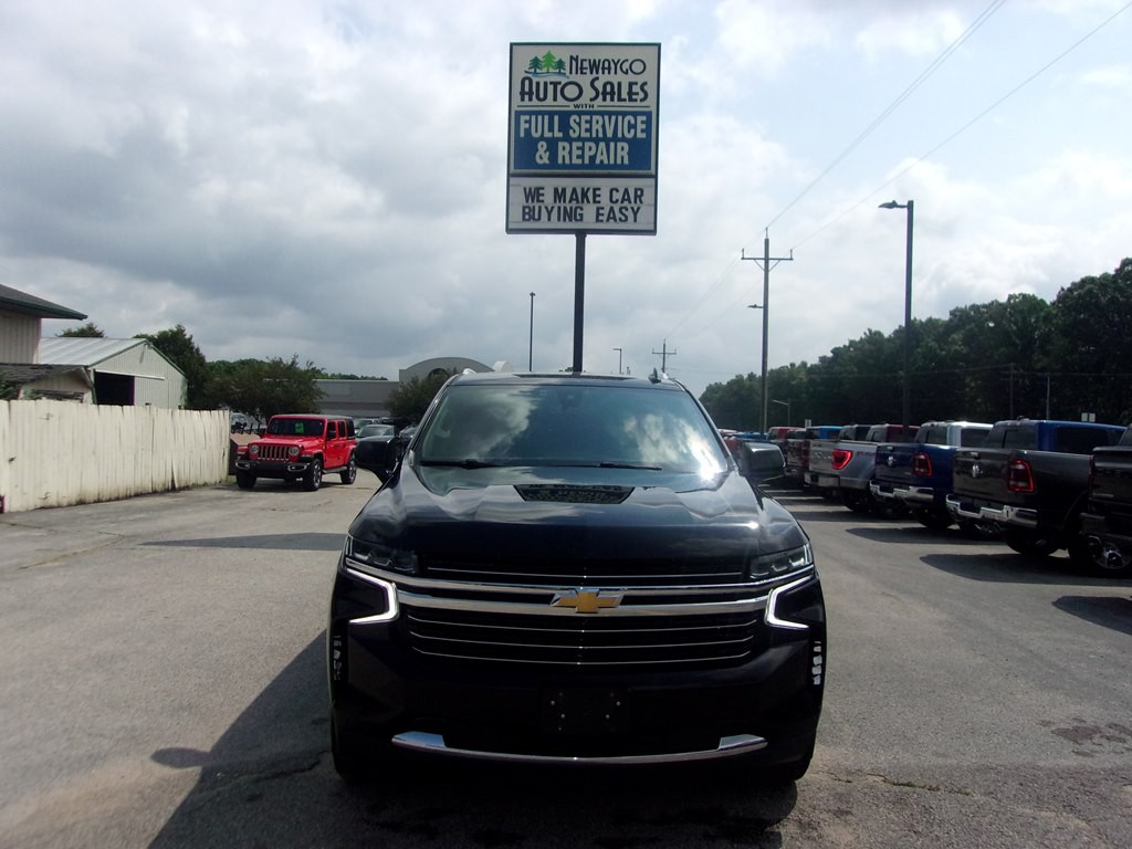 2022 Chevrolet Suburban Image 2