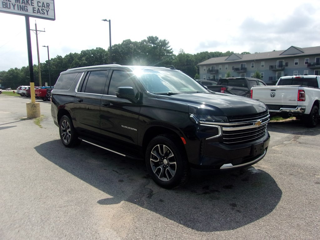 2022 Chevrolet Suburban Image 3