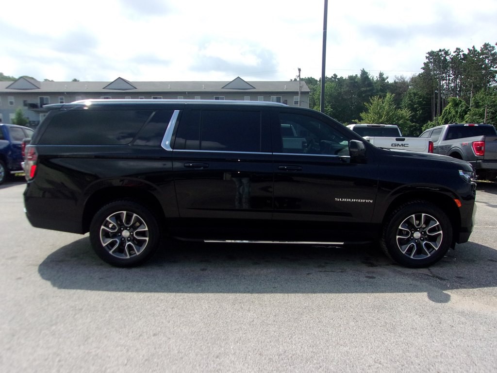 2022 Chevrolet Suburban Image 4