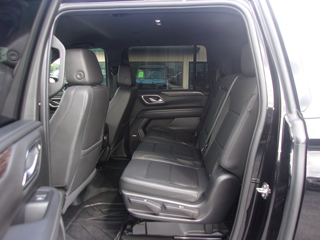 2022 Chevrolet Suburban Image 11