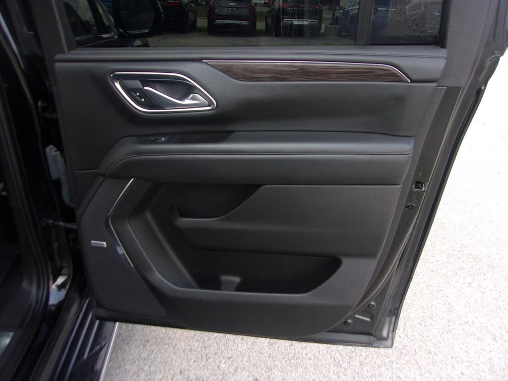 2022 Chevrolet Suburban Image 16