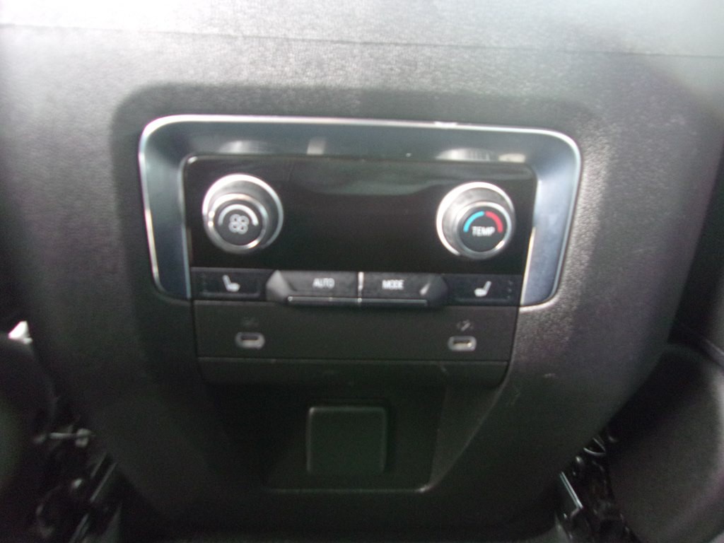 2022 Chevrolet Suburban Image 21