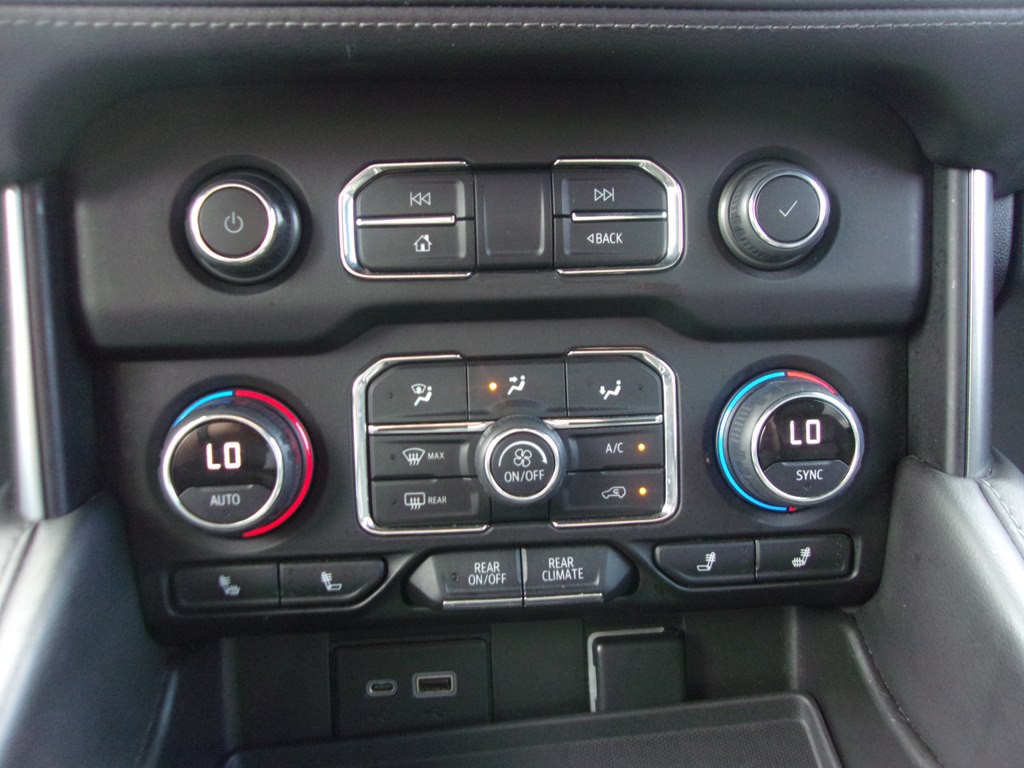 2022 Chevrolet Suburban Image 26