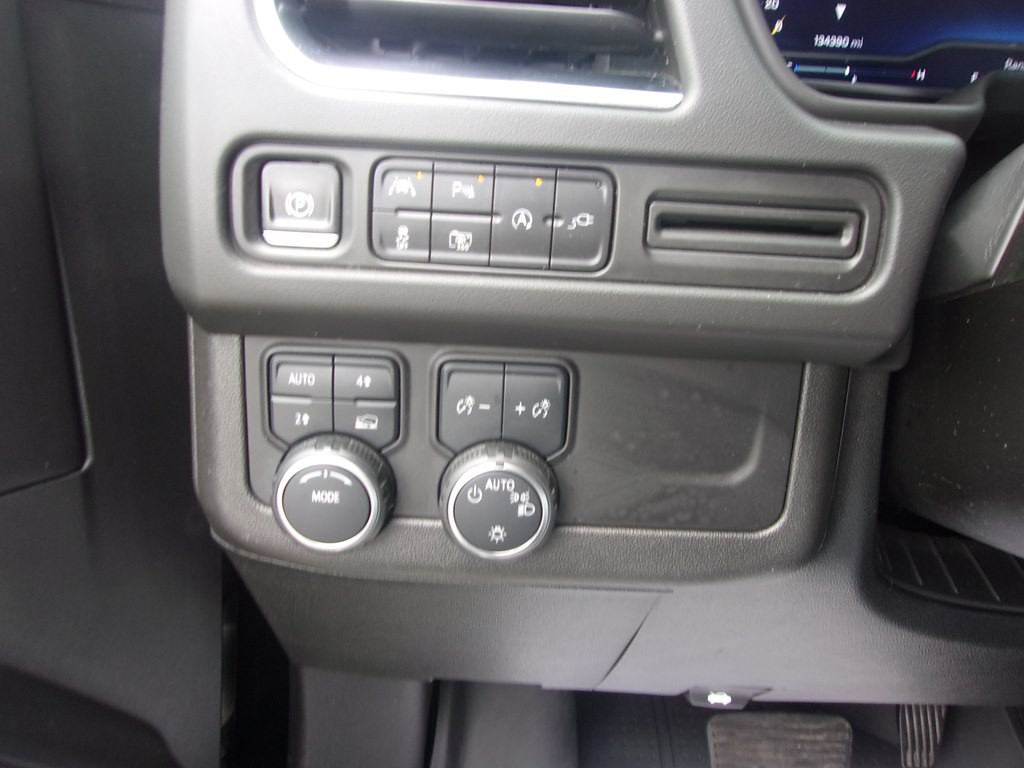 2022 Chevrolet Suburban Image 27
