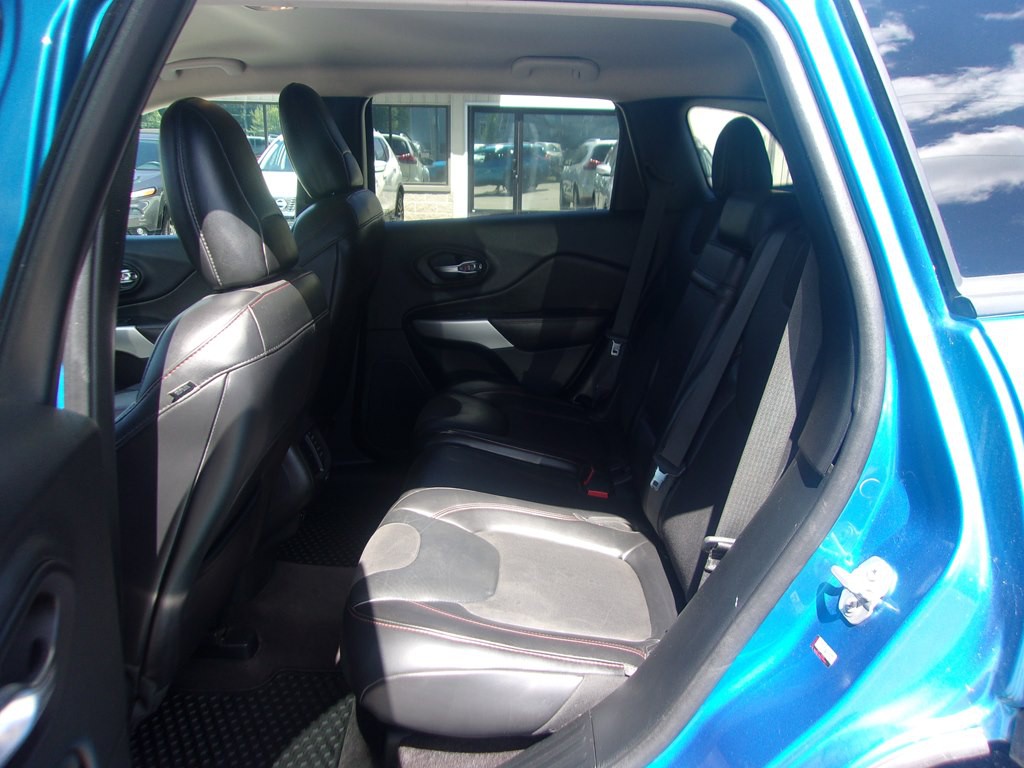 2017 Jeep Cherokee Image 11