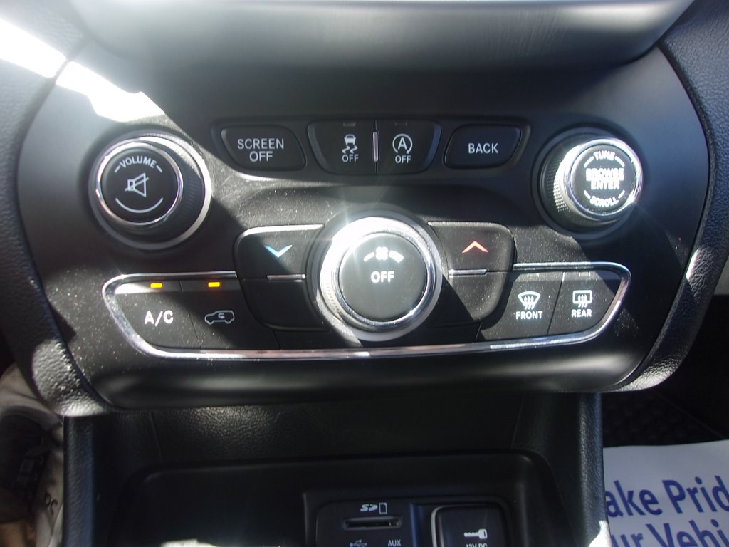 2017 Jeep Cherokee Image 25
