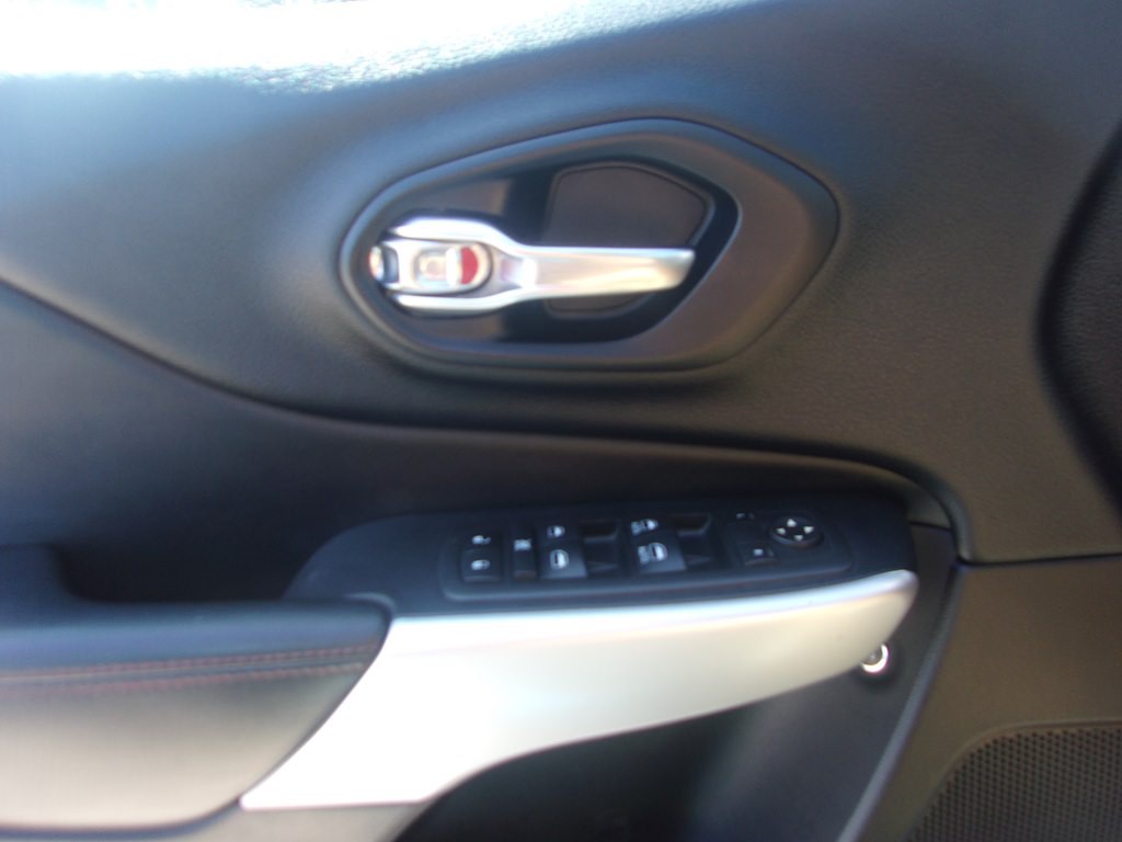 2017 Jeep Cherokee Image 28