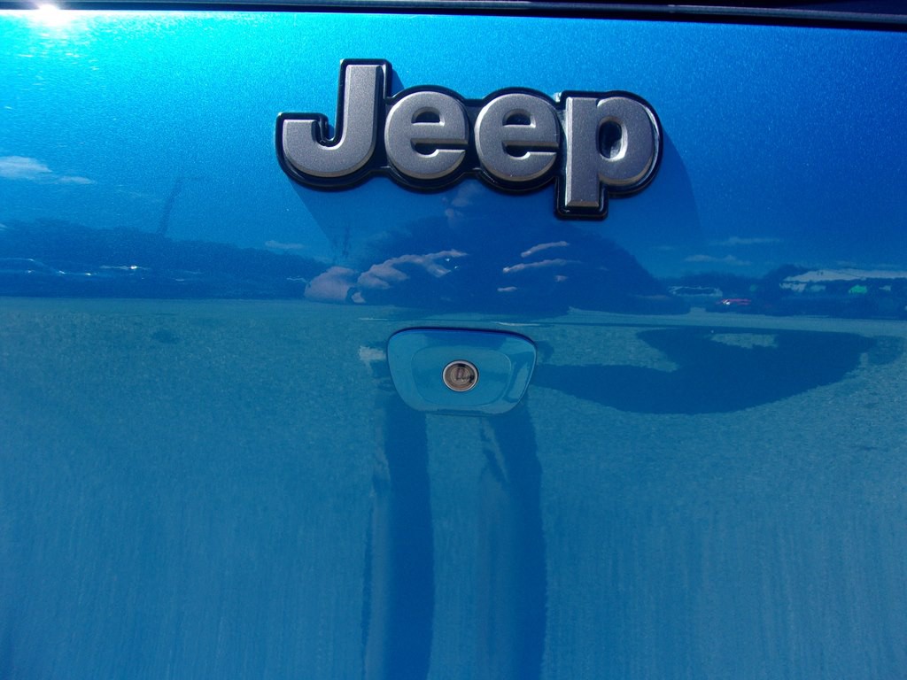 2017 Jeep Cherokee Image 38