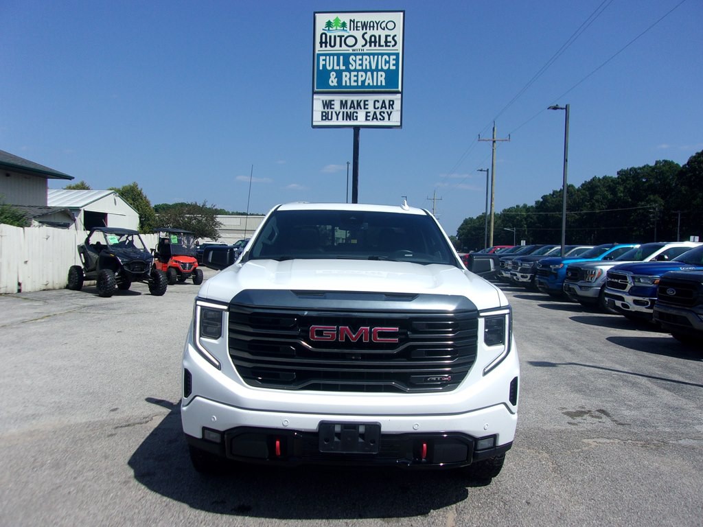 2022 GMC Sierra Image 2