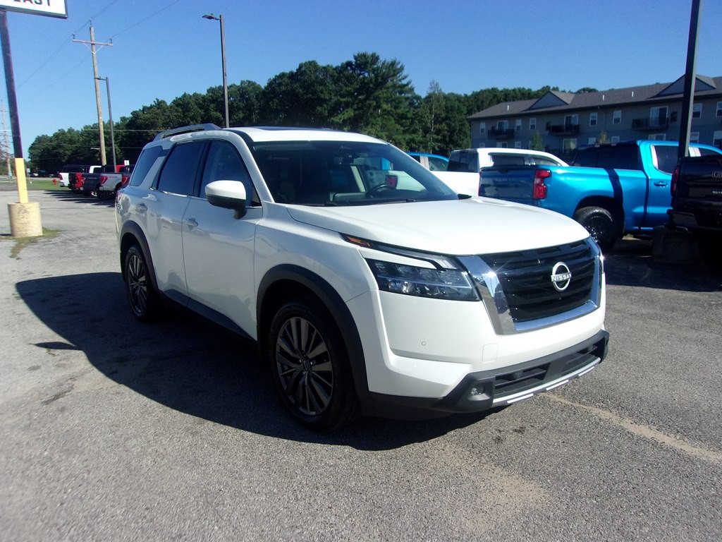 2023 Nissan Pathfinder Image 3