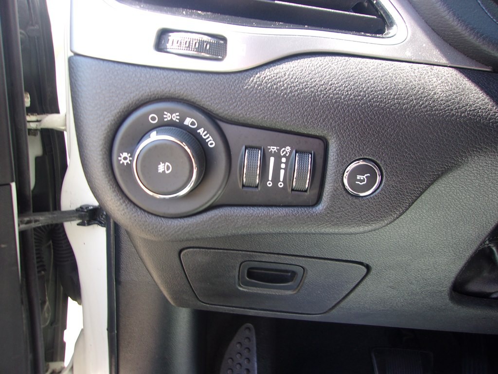2019 Jeep Cherokee Image 28