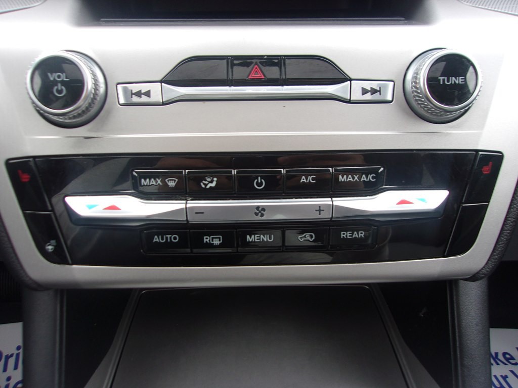 2022 Ford Explorer Image 28