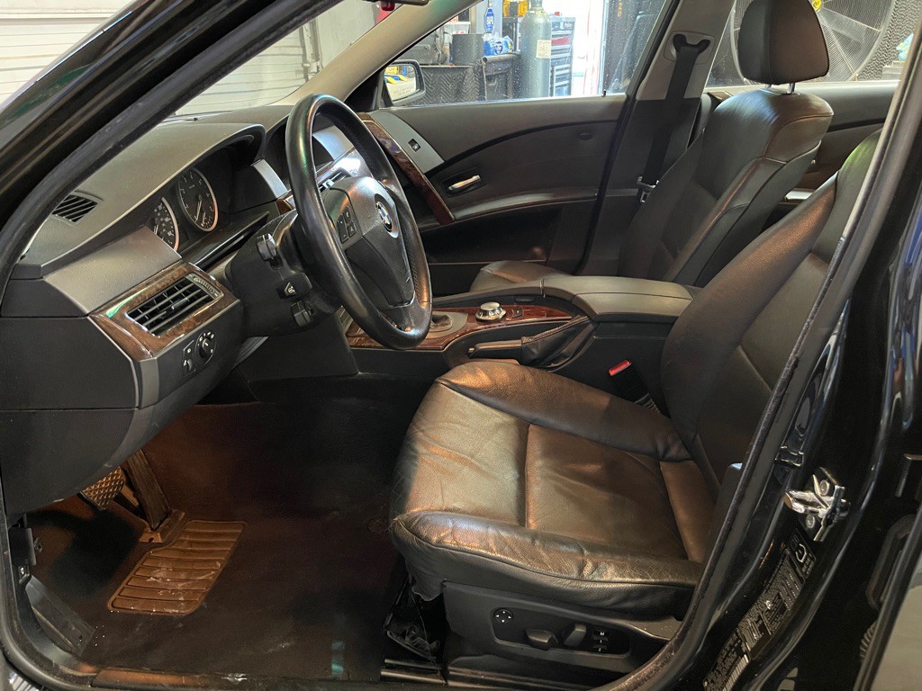 2004 BMW 5 Series Image 9