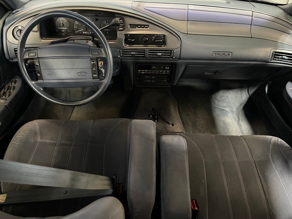 1992 Ford Taurus Image 15