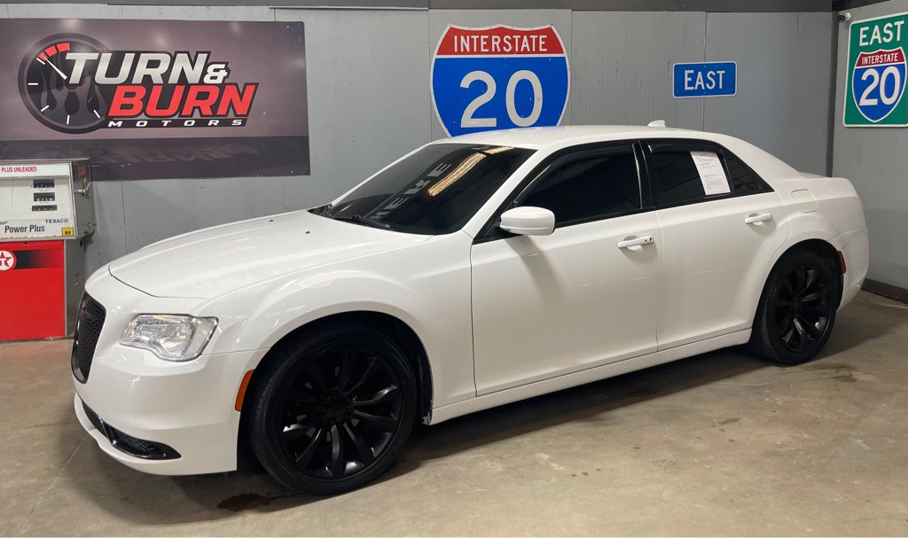 2019 Chrysler 300 Image 3