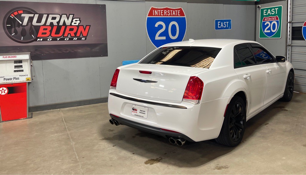 2019 Chrysler 300 Image 4