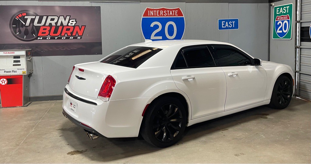 2019 Chrysler 300 Image 5