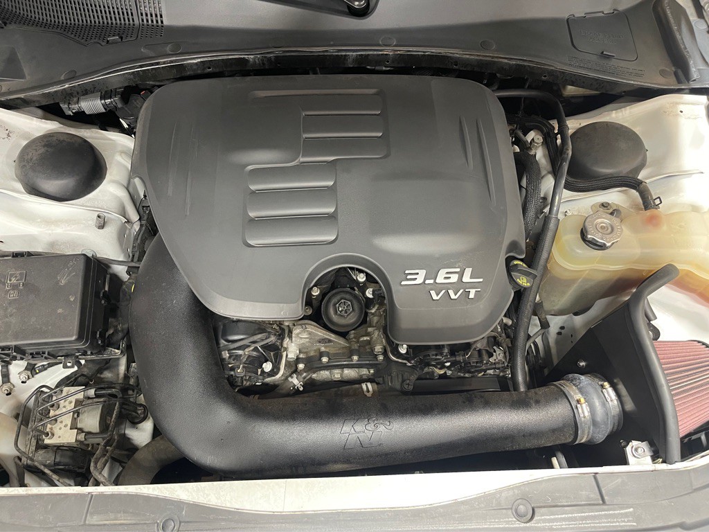 2019 Chrysler 300 Image 8