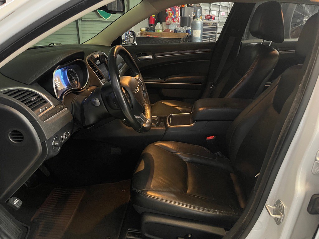 2019 Chrysler 300 Image 10