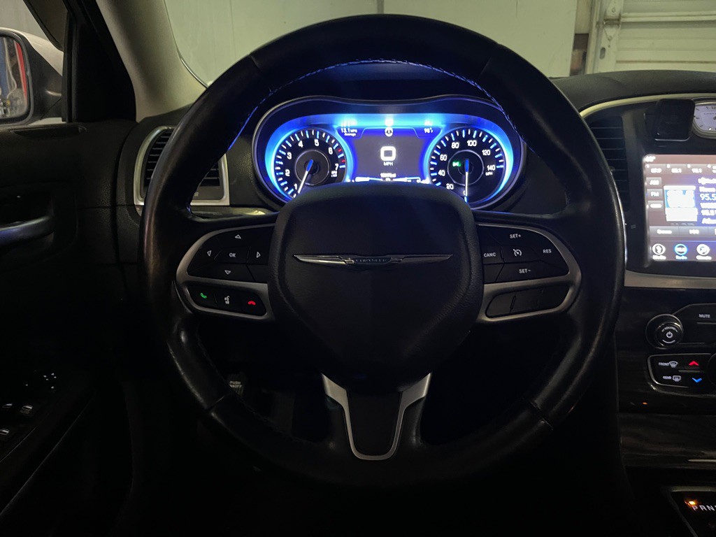 2019 Chrysler 300 Image 12