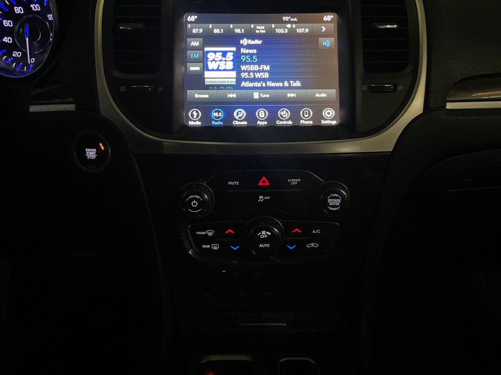 2019 Chrysler 300 Image 13