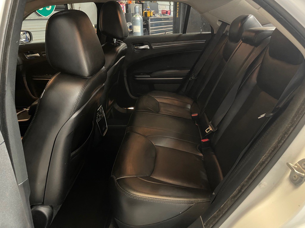 2019 Chrysler 300 Image 18