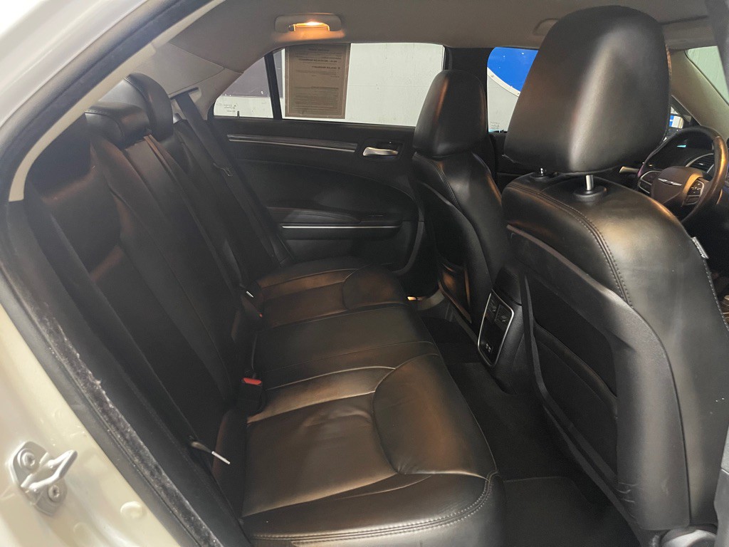 2019 Chrysler 300 Image 19