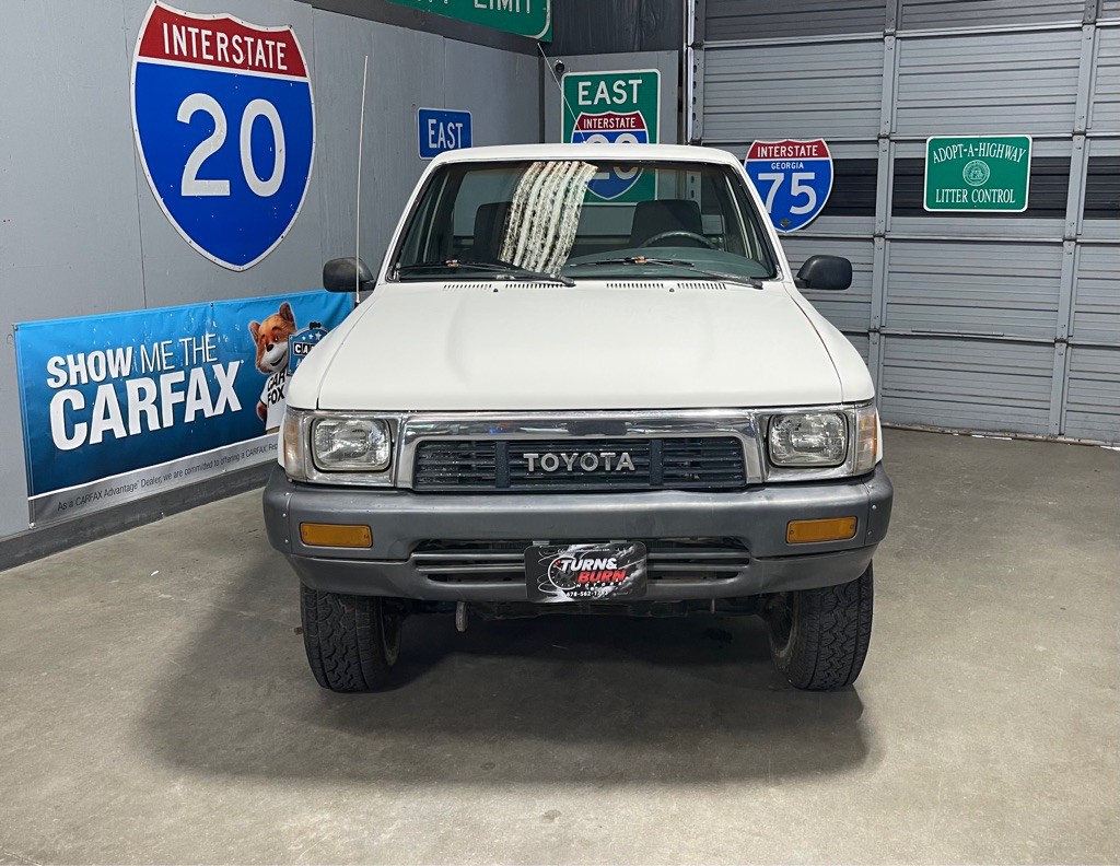 1990 Toyota Pickup Image 2