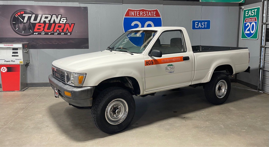 1990 Toyota Pickup Image 3