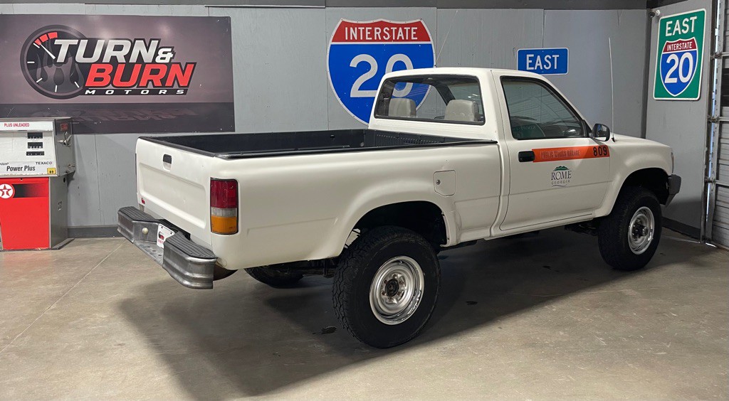 1990 Toyota Pickup Image 5