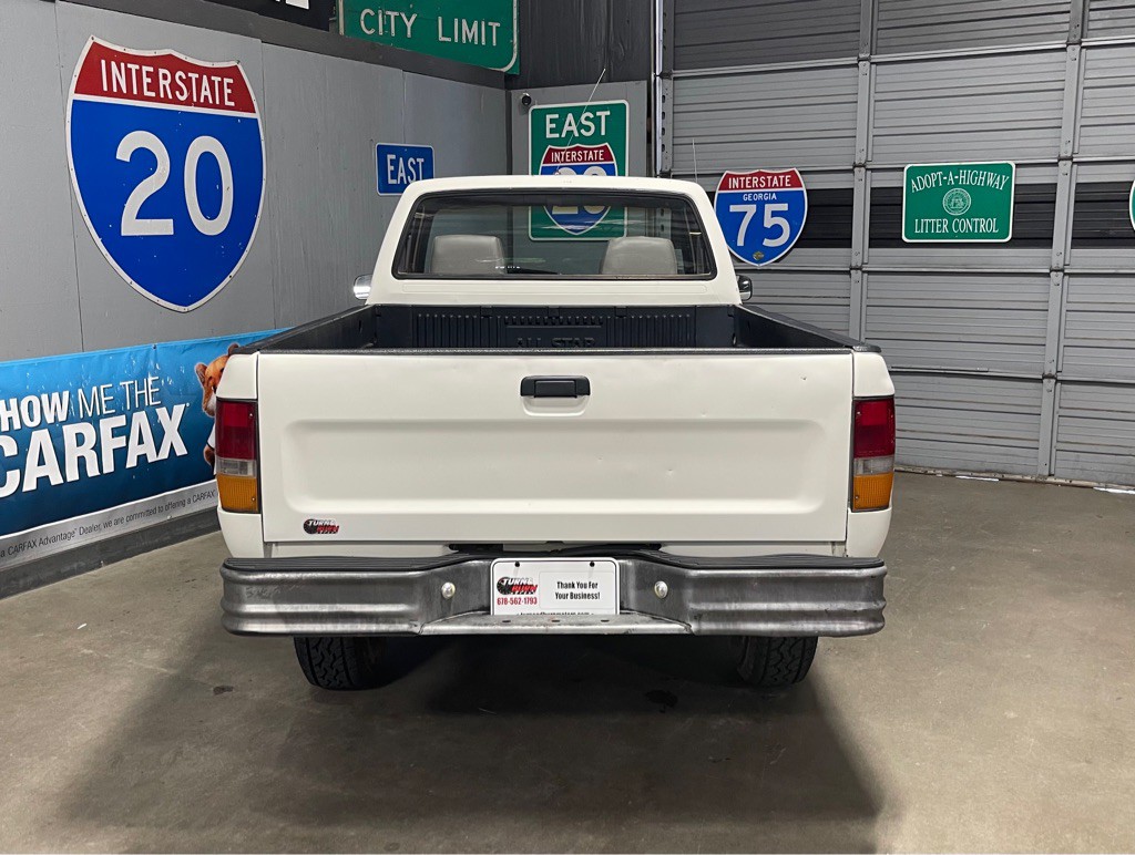 1990 Toyota Pickup Image 6